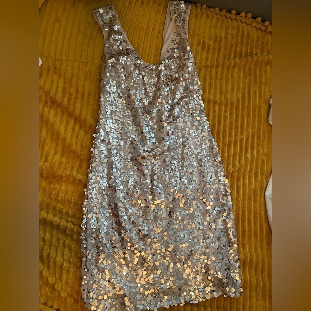 Flirty and fun Guess rose gold / silver  sequin mini party dress! size 4‌‌‌